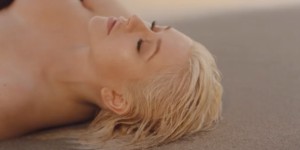Beitragsbild des Blogbeitrags Songtext / Lyrics | Christina Aguilera – Twice