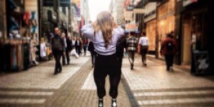 Beitragsbild des Blogbeitrags Starker Mensch: Angie Berbuer – Die Frau, Die Ihr Lächeln nie verliert
