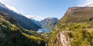 Beitragsbild des Blogbeitrags Tiefe Fjorde, hohe Berge – Mit Schiff und Auto durch Fjordnorwegen 