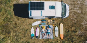 Beitragsbild des Blogbeitrags Surfboard Transport im und am Campervan