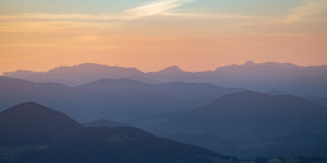Beitragsbild des Blogbeitrags Sonnenuntergang am Hausberg – September 2023 