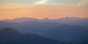 Beitragsbild des Blogbeitrags Sonnenuntergang am Hausberg – September 2023