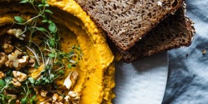 Beitragsbild des Blogbeitrags gerösteter Karotten-Hummus