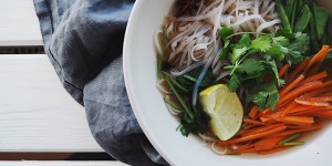 Beitragsbild des Blogbeitrags BASICS: Pho (vegan) – die beste Suppe überhaupt 