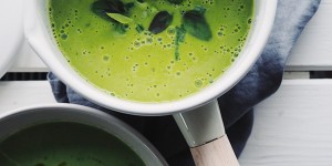 Beitragsbild des Blogbeitrags a gutes Supperl  – Erbsen-Kokos-Suppe 