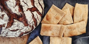 Beitragsbild des Blogbeitrags „Brotbacken mit Sauerteig“- E-Book zum Downloaden 