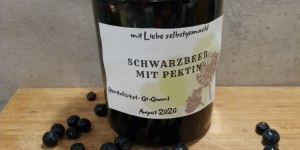 Beitragsbild des Blogbeitrags Schwarzbeermarmelade mit Pektin 