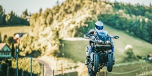 Beitragsbild des Blogbeitrags Yamaha NIKEN – Ein Bike vom anderen Stern?