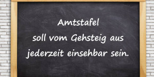 Beitragsbild des Blogbeitrags Viele möchten die Amtstafel jederzeit vom Gehsteig aus einsehen können.