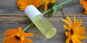 Beitragsbild des Blogbeitrags Wie man müde Augen munter macht – DIY Serum gegen Augenringe 