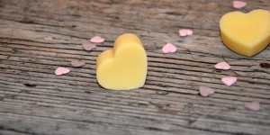 Beitragsbild des Blogbeitrags Zeigt her eure Hände! – feste Handcreme selbstgemacht