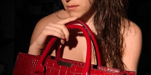 Beitragsbild des Blogbeitrags The red maxi bag you need