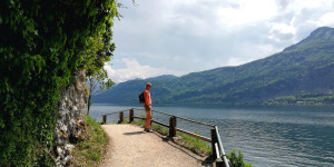 Beitragsbild des Blogbeitrags Josef Ebner Weg: Wandern von der Seepromenade St. Gilgen bis zum Ochsenkreuz 