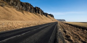 Beitragsbild des Blogbeitrags Roadtrip durch Island im Februar mit Anna & Dani