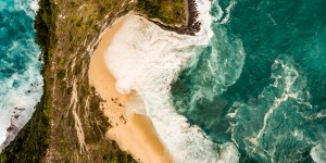 Beitragsbild des Blogbeitrags Unterwegs auf Bali mit Mario, Lena und ihrer Drohne