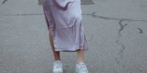 Beitragsbild des Blogbeitrags Outfit Inspiration: Weiße Sneaker und Kleider 