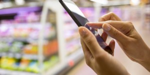 Beitragsbild des Blogbeitrags Consumers Who Use Mobile Are In-Store Shoppers | PYMNTS.com