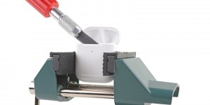Beitragsbild des Blogbeitrags Jony Ive’s Fragmented Legacy: Unreliable, Unrepairable, Beautiful Gadgets – iFixit