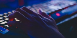 Beitragsbild des Blogbeitrags Over 500,000 Zoom accounts sold on hacker forums, the dark web