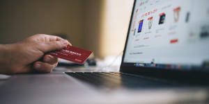 Beitragsbild des Blogbeitrags Ecommerce grows 32% in Q4 2020 in the U.S.