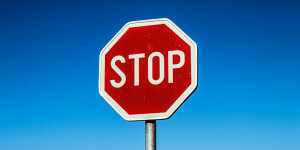 Beitragsbild des Blogbeitrags CNIL has ruled that Google Analytics use is against the GDPR