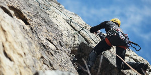 Beitragsbild des Blogbeitrags Dein Weg zum Gipfelstürmer – Gründe für einen Klettersteigkurs 