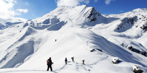 Beitragsbild des Blogbeitrags Auf Schneeschuhen in den Alpen: 5 Top Regionen 