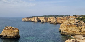 Beitragsbild des Blogbeitrags Die Highlights der Algarve erwandern 