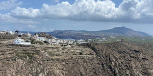 Beitragsbild des Blogbeitrags Kykladen: Santorini & Naxos mit Komfort – Ein Reisebericht 