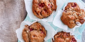 Beitragsbild des Blogbeitrags Coconut-Raspberry White Chocolate Muffins