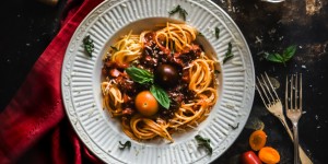 Beitragsbild des Blogbeitrags Easy Italian Bolognese Sauce – delicious and aromatic 