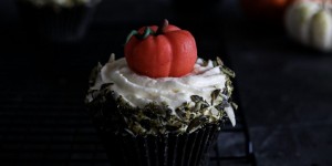 Beitragsbild des Blogbeitrags Pumpkin Cupcake with Vanilla Cream Cheese Frosting