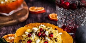 Beitragsbild des Blogbeitrags Festive Pumpkin Risotto with Pomegranate Seeds and Feta Crumbs