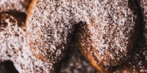 Beitragsbild des Blogbeitrags Austrian Vanillekipferl (Vanilla Crescents)