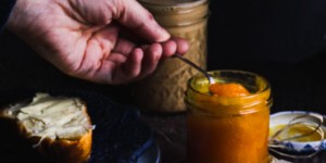 Beitragsbild des Blogbeitrags Decadent Vanilla and Rosemary flavoured Orange Jam Recipe