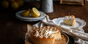 Beitragsbild des Blogbeitrags Lemon Coconut Cheesecake with Meringue kisses 