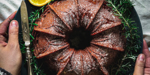 Beitragsbild des Blogbeitrags Fudgy chocolate orange bundt cake with orange flavored caramel sauce