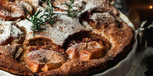 Beitragsbild des Blogbeitrags Sourdough baked cinnamon apples cake – a sourdough discard recipe