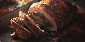 Beitragsbild des Blogbeitrags Roasted turkey roulade with mushrooms, prosciutto and parmesan