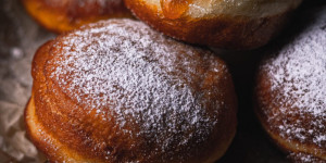 Beitragsbild des Blogbeitrags An Authentic Austrian Fried Doughnut Recipe 