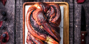 Beitragsbild des Blogbeitrags Babka Bread filled with Blueberry jam