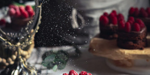 Beitragsbild des Blogbeitrags 2-layers Mini Chocolate cakes with Raspberries 