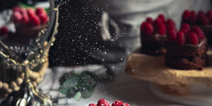 Beitragsbild des Blogbeitrags 2-layers Mini Chocolate cakes with Raspberries