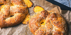 Beitragsbild des Blogbeitrags Easy Soft Pretzel Recipe with Beer, Cream Cheese and Cheddar 