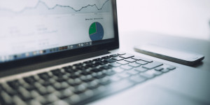 Beitragsbild des Blogbeitrags Neues Google Analytics 4 Feature – Customize Report Navigation