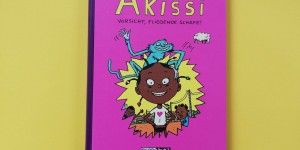 Beitragsbild des Blogbeitrags Neues von Akissi: Vorsicht, fliegende Schafe!