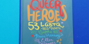 Beitragsbild des Blogbeitrags Queer Heroes: 53 LGBTQ-Held*innen von Sappho bis Freddie Mercury und Ellen DeGeneres