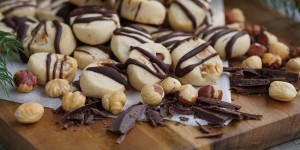 Beitragsbild des Blogbeitrags vegane Haselnusskekse – ganz easy gemacht