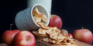 Beitragsbild des Blogbeitrags Apfelchips – gesunder Snack