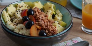 Beitragsbild des Blogbeitrags Obstsalat zum Frühstück oder als gesunder Bürosnack